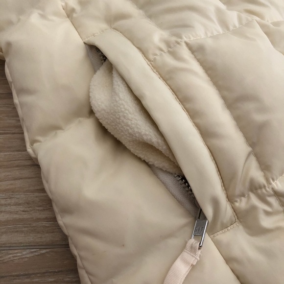 GAP Puffer Vest - Picture 6 of 12